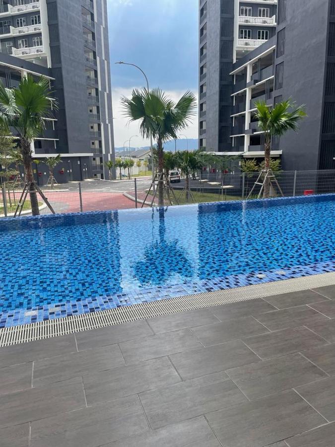 D'Rinie Sky Homestay Kajang Exterior foto